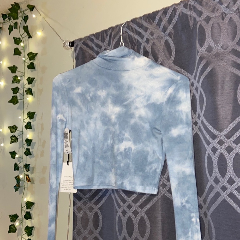 aritzia blue freshman cropped turtleneck